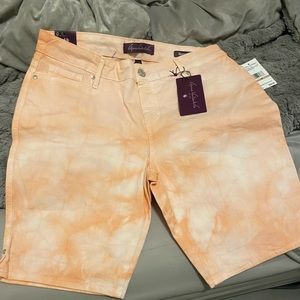 Gloria Vanderbilt size 12p peach tye dye Bermuda shorts